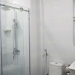 applehotelthree-bathroom