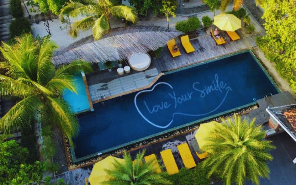 longset resort pool