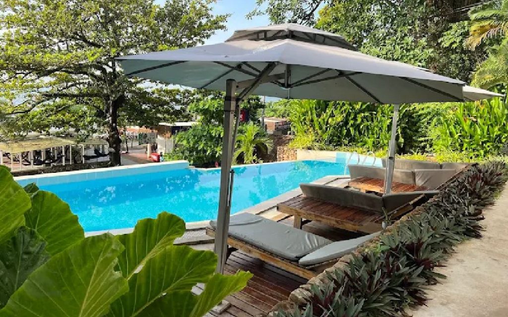 saravoanhotel-pool