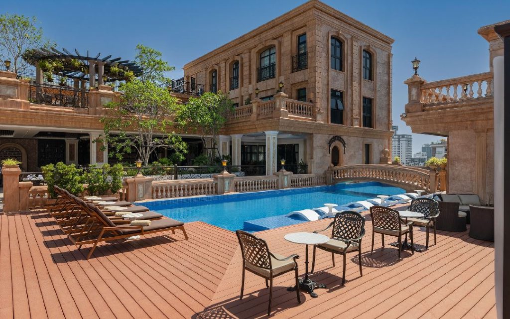 Anik Palace Hotel Swimming Pool